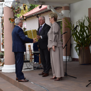 STAROSTA -KRZYSZTOF SMELA, CZŁONEK ZARZĄDU - ANNA DZIEWIOR, DYREKTOR - ZBIGNIEW WAWRZYNIAK