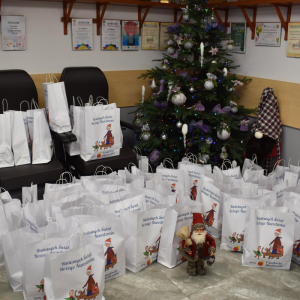 ŚWIĄTECZNE PACZKI OD FUNDACJI BIEDRONKI